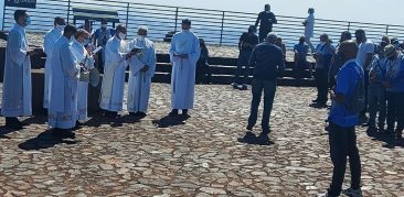 Terço dos homens no Santuário Basílica da Padroeira de Minas Gerais – a fé une gerações