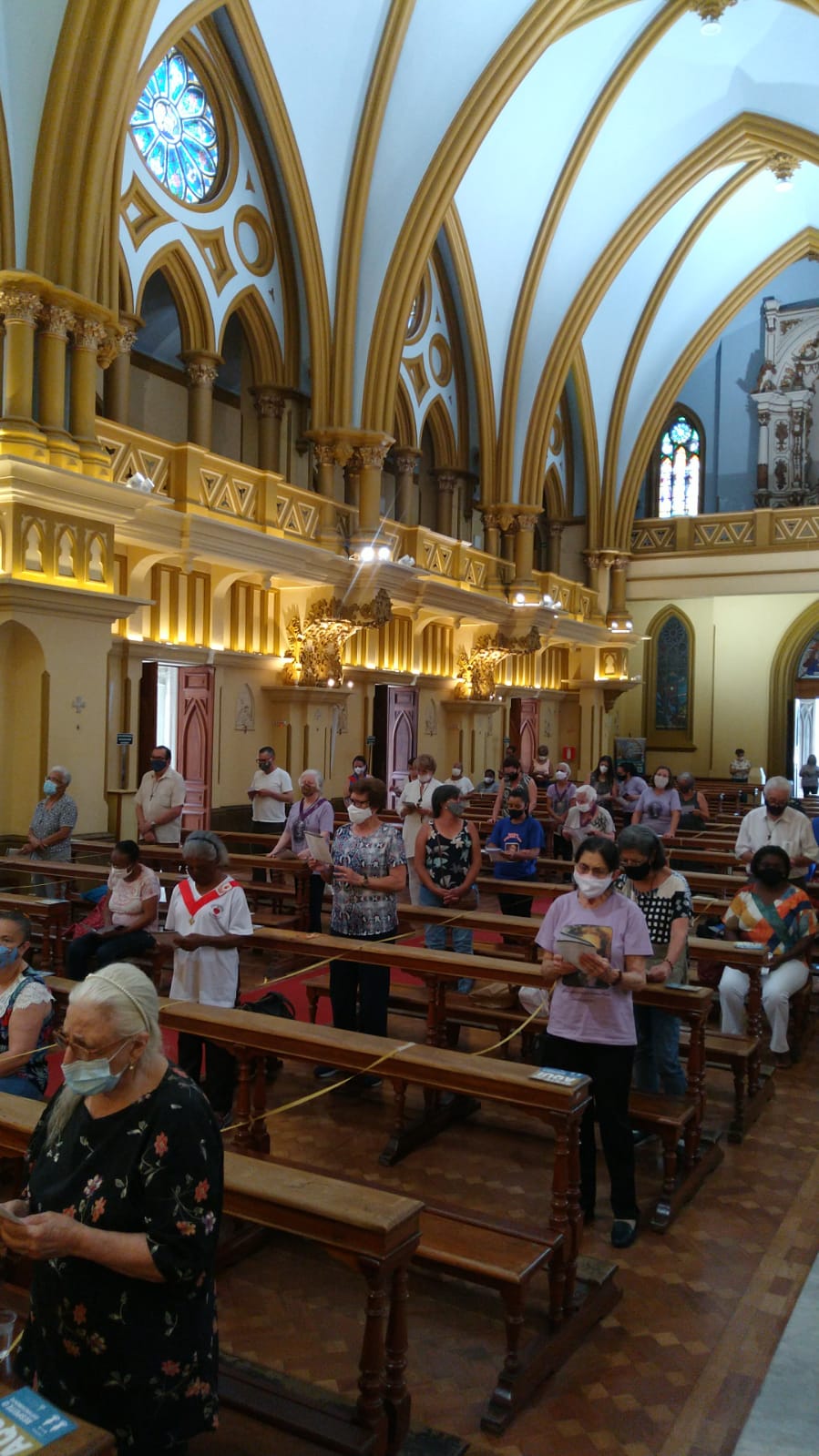 Fiéis do Apostolado da Sagrada Face vivenciam momento de oração dedicado a Nossa Senhora da