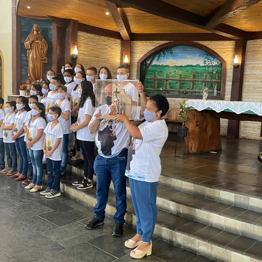 Imagem de Nossa Senhora da Piedade visita a Paróquia São Francisco de Assis