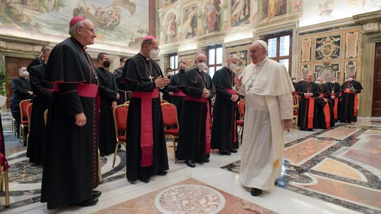 Dom Walmor se reúne com o Papa Francisco no Vaticano