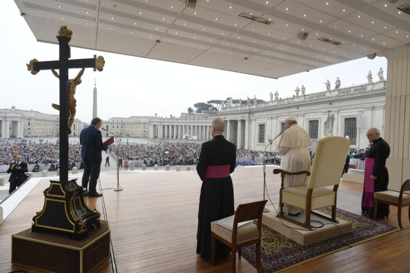 Catequese do Papa: A fé não é “coisa de velho”, merece respeito e honra