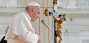 Catequese do Papa: Testemunhar Cristo até mesmo na fragilidade da velhice