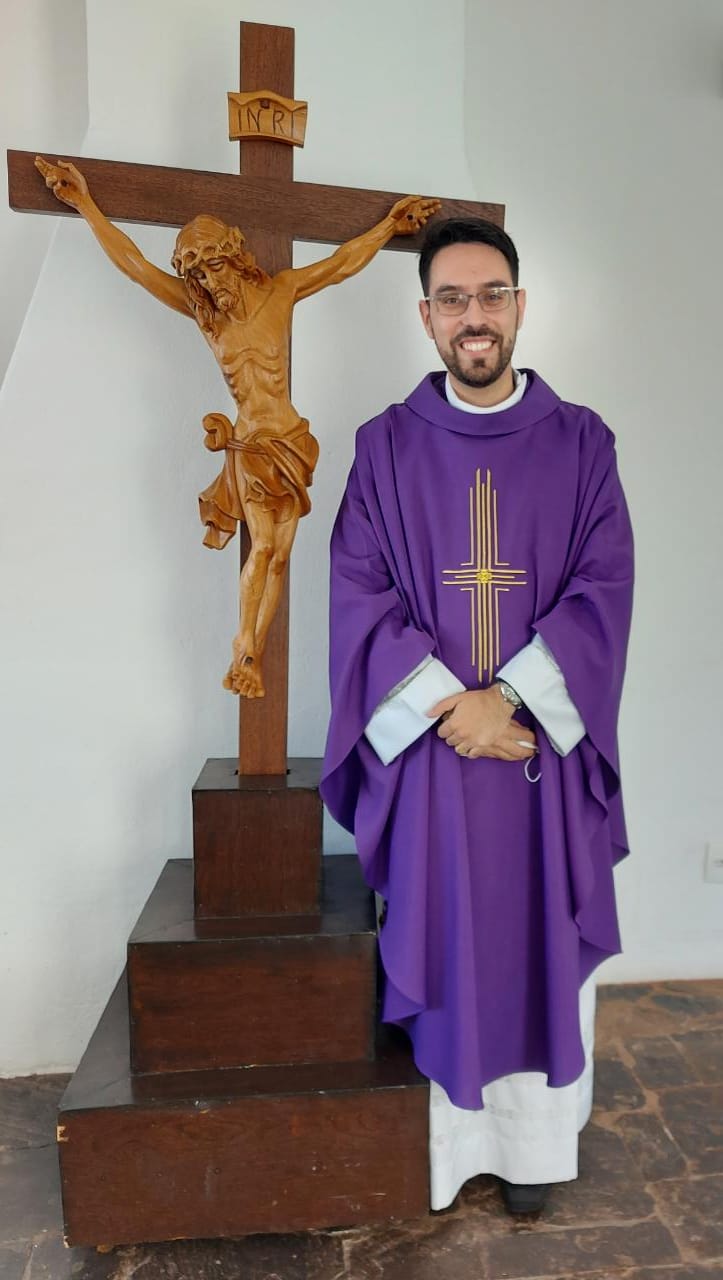 Entrevista: padre Felipe Carvalho] Em novembro, celebramos a Semana das  Almas - Basílica Nossa Senhora da Piedade