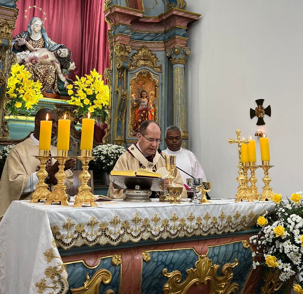 Celebrações Domingo de Páscoa na Arquidiocese de Belo Horizonte