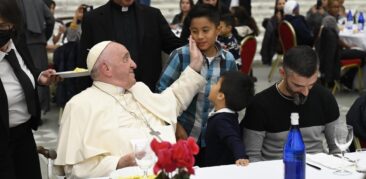 Mensagem do Papa Francisco para o 7º Dia Mundial dos Pobres: “Nunca afastes de algum pobre o teu olhar”