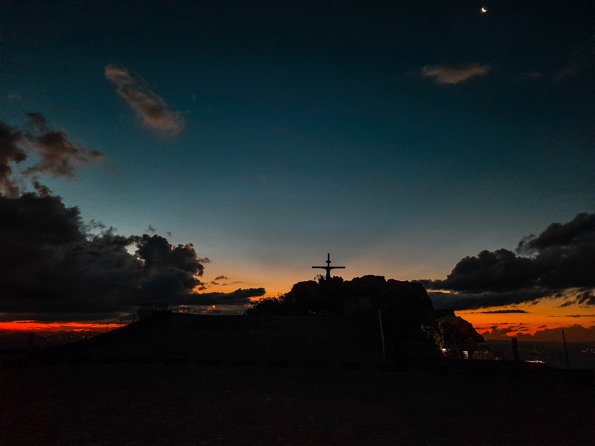 Venha contemplar o pôr do sol no Santuário da Mãe Piedade