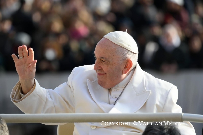 Catequese do Papa Francisco: “Maria é Mãe e sob o seu manto cada filho encontra lugar”