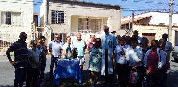 Da Igreja para a praça: comunidade reúne todos sábados para evangelizar