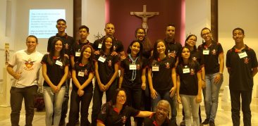 “Em compromisso com Cristo” – jovens recebem o sacramento do Crisma