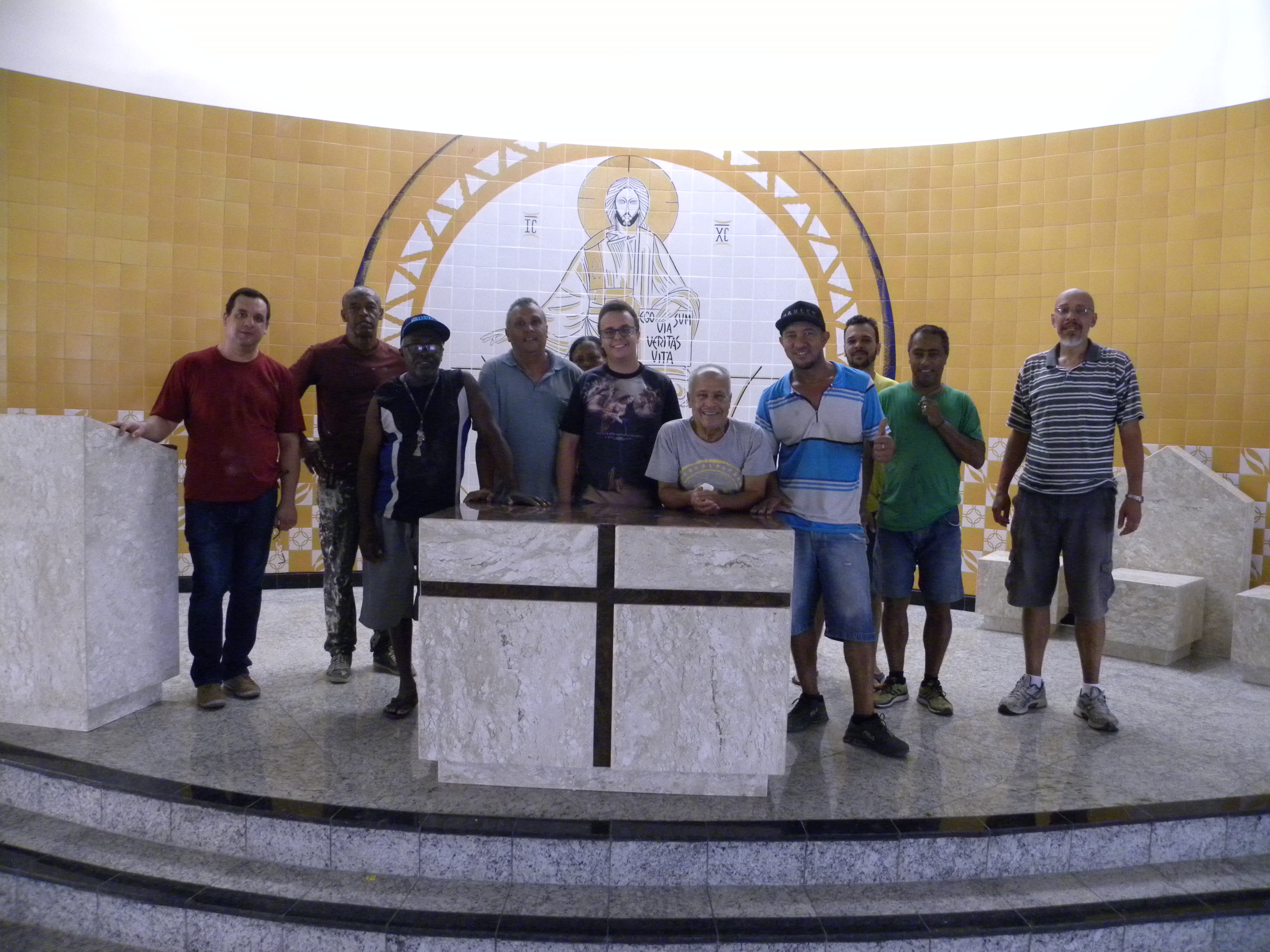 Chegada do novo altar da Igreja Nossa Senhora de Lourdes