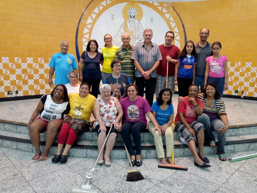 Mutirão da limpeza Igreja Nossa Senhora de Lourdes