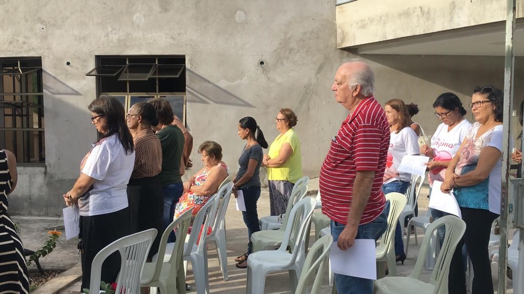 Terço na Gruta de Nossa Senhora de Lourdes