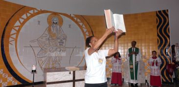 Primeiro dia da novena em honra a Nossa Senhora de Lourdes