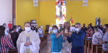 Fiéis da Paróquia Sagrada Família celebram o dia de Nossa Senhora de Urcupinha