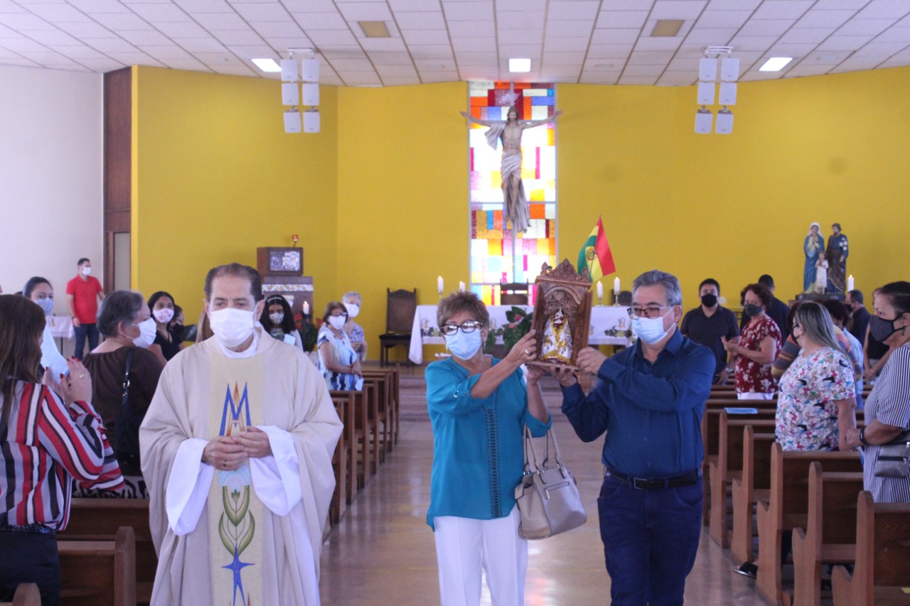 Fiéis da Paróquia Sagrada Família celebram o dia de Nossa Senhora de Urcupinha