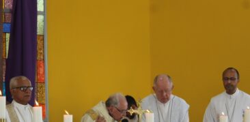Fiéis celebram Jubileu de Prata de Dom Geraldo Gusmão, na Paróquia Sagrada Família