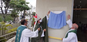 Dom Júlio César, bispo Auxiliar da Arquidiocese de Belo Horizonte, Preside celebração Eucarística da instalação da Paróquia Nossa Senhora do Sagrado Coração no bairro Santa branca.