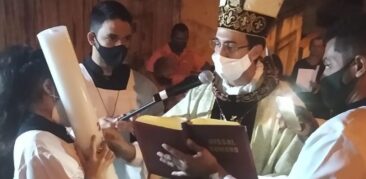 Vigília Pascal na Paróquia Santa Terezinha do Menino Jesus