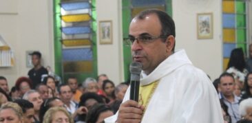 Viva o Pe Antônio Moacir!