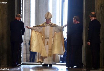 Papa abre a Porta Santa dando início ao Jubileu da Misericórdia