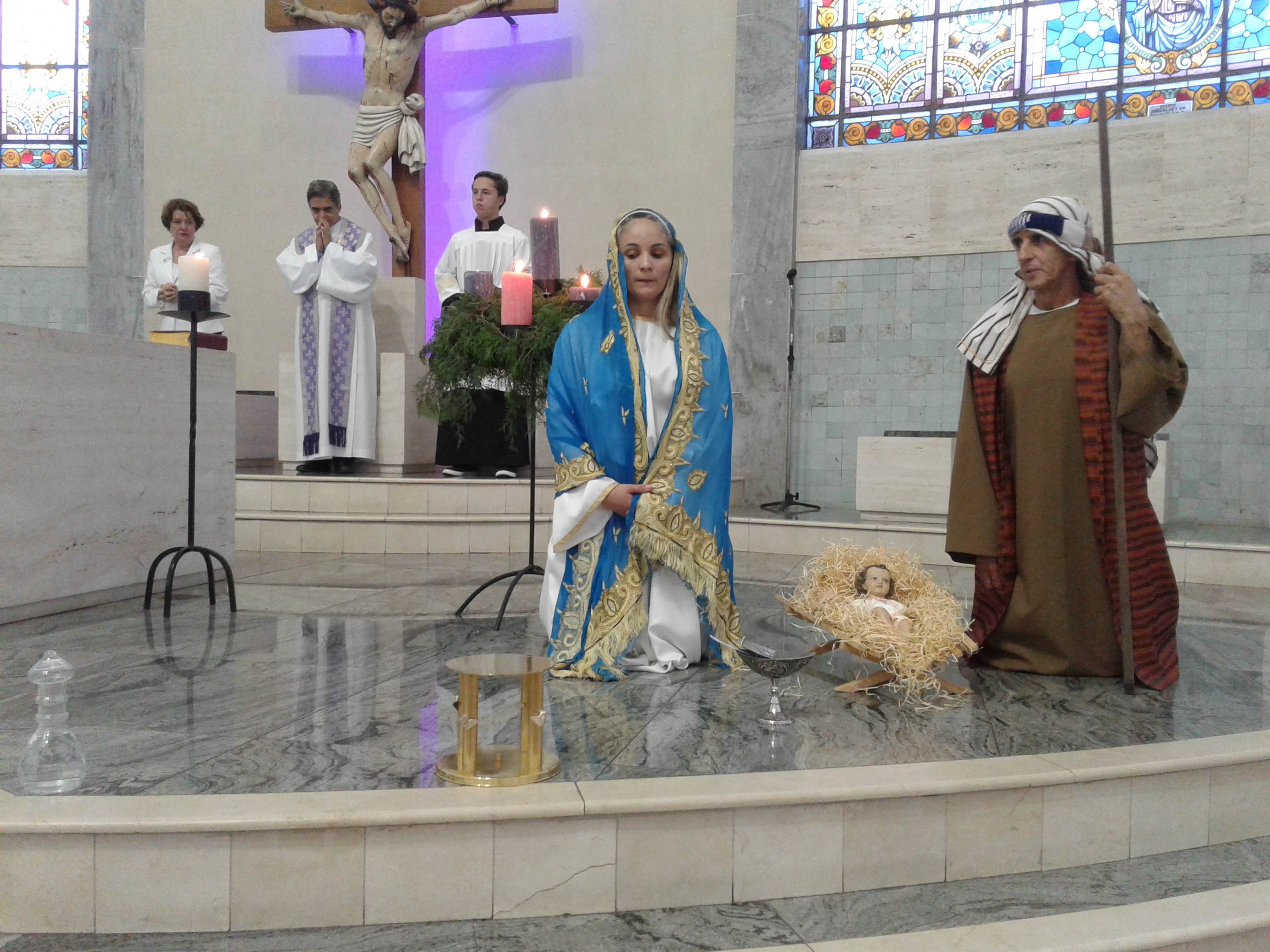 FIÉIS PARTICIPAM DO ENCERRAMENTO DA NOVENA DE NATAL