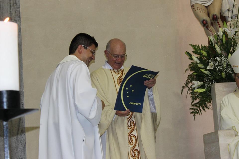 PADRE PEDRO CONCELEBRARÁ COM PAPA FRANCISCO