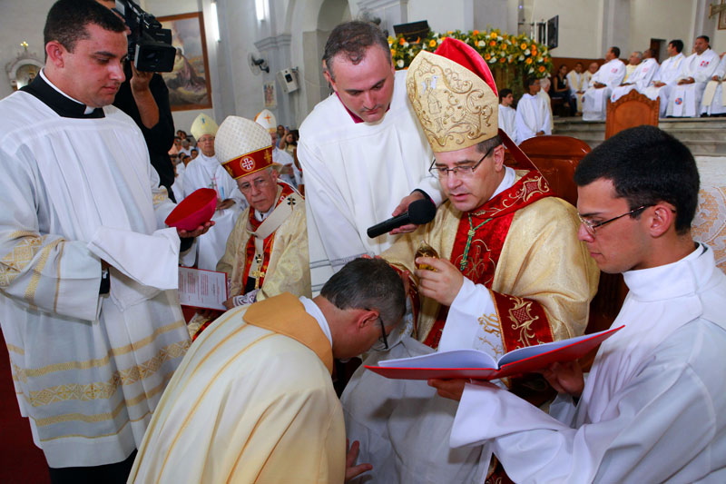 ORDENAÇÕES E INÍCIO DE MINISTÉRIOS PASTORAIS DOS NOVOS BISPOS DA ARQUIDIOCESE DE BH