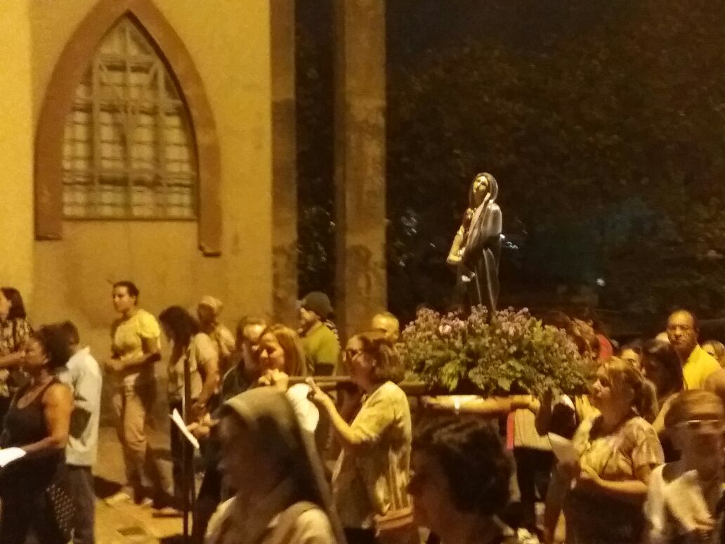 TERÇA-FEIRA SANTA: “DEIXAR-SE CONSOLAR EM DEUS, POR MEIO DE MARIA”