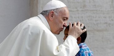 PAPA: “A PATERNIDADE DE DEUS, FONTE DA NOSSA ESPERANÇA”