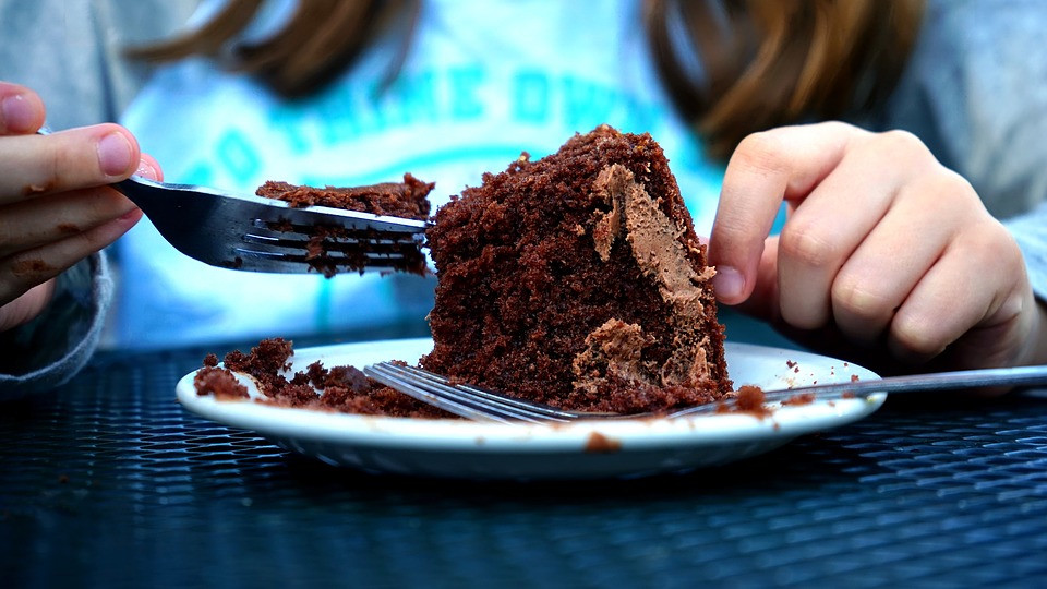 VOCÊ COMPENSA SUAS EMOÇÕES NA COMIDA?