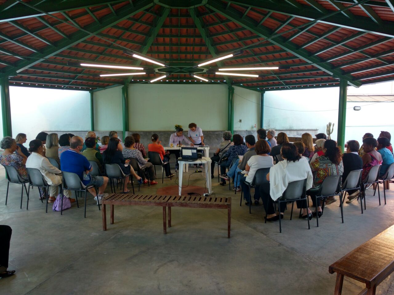 COMUNIDADE PARTICIPA DA TARDE DE ESPIRITUALIDADE