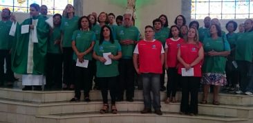 FIÉIS PARTICIPAM DA ABERTURA DA SEMANA DA PALAVRA E BÊNÇÃO DOS NOVOS VOLUNTÁRIOS