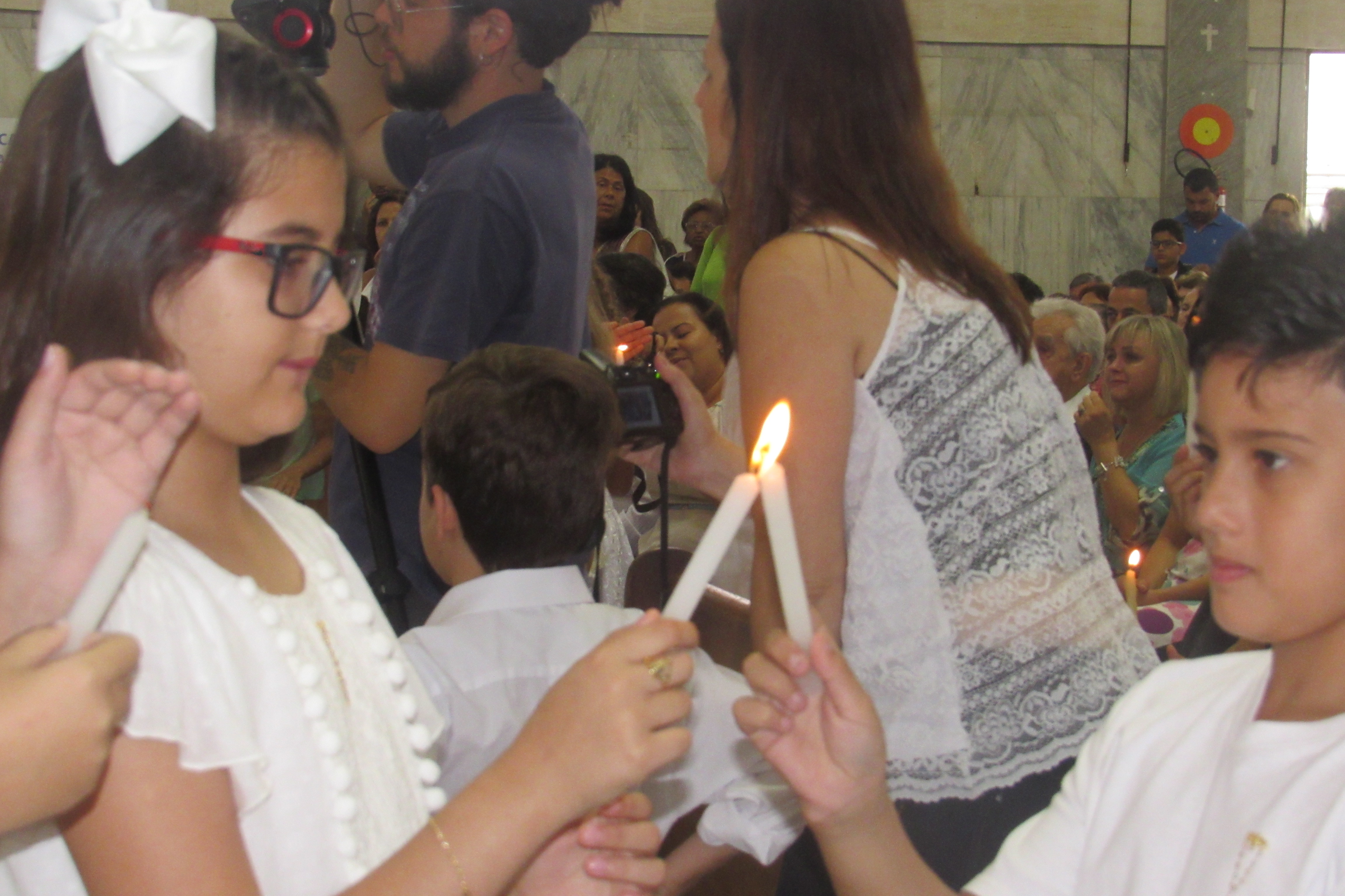 CRIANÇAS E ADOLESCENTES DO SANTUÁRIO CELEBRAM A PRIMEIRA EUCARISTIA