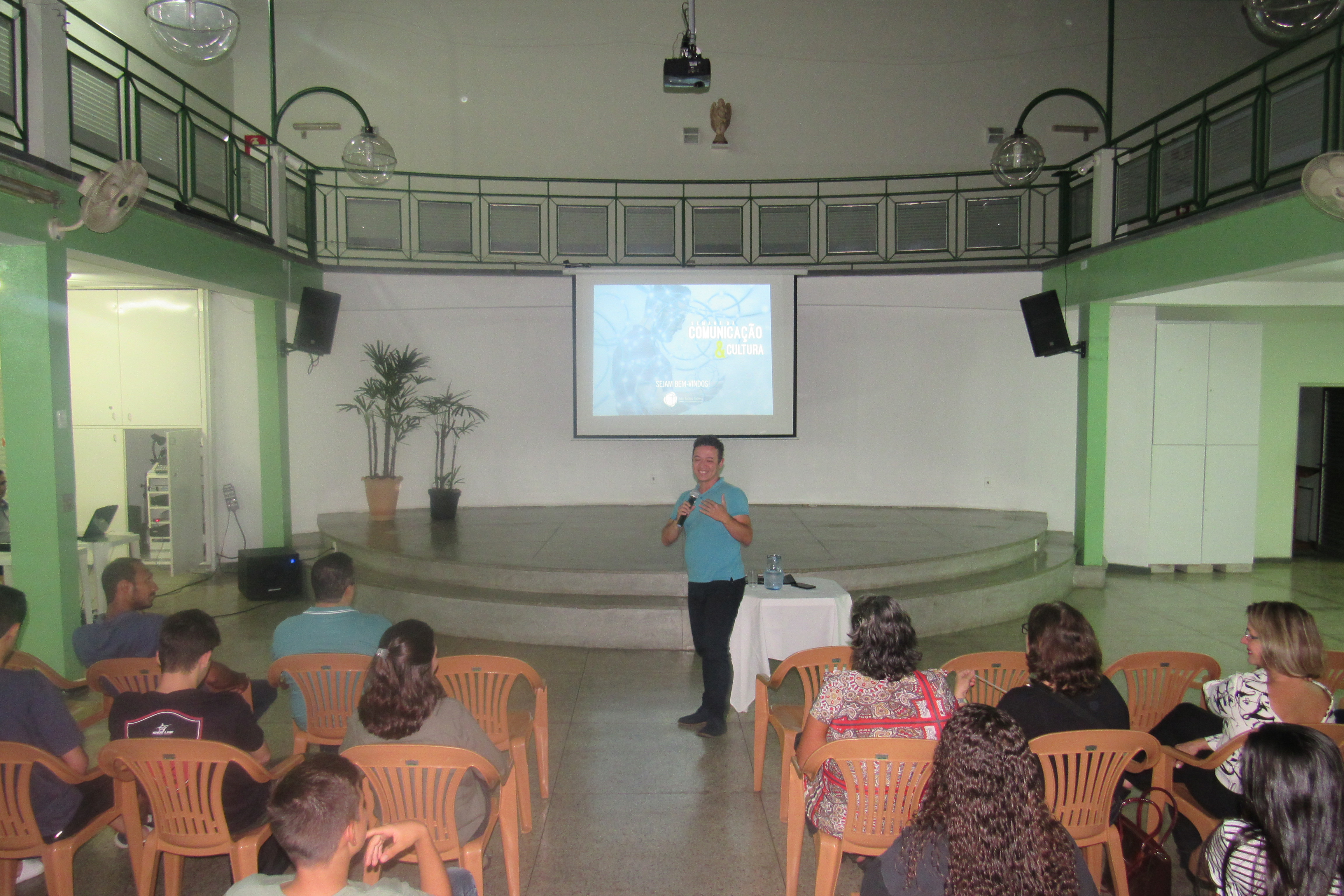 Comunidade participa do primeiro dia da Semana da Comunicação e Cultura