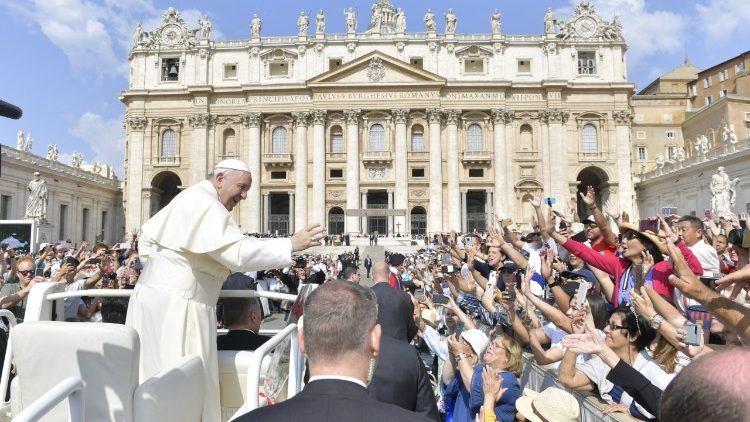 Papa Francisco: a Crisma é a marca indelével que nos une a Cristo