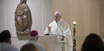 Papa Francisco: “Não cair na tentação de se intrometer na vida dos outros”