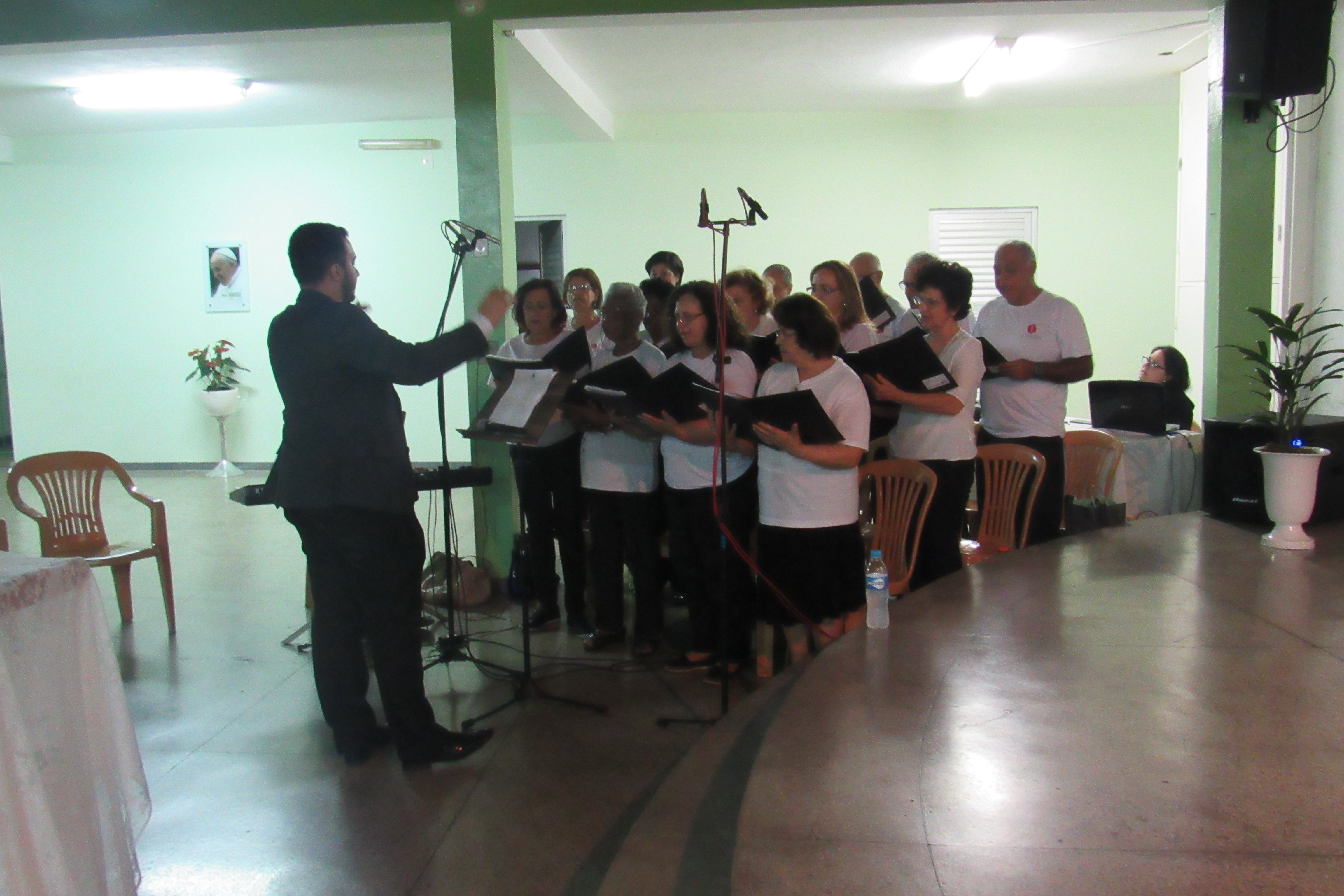 Músicas e poesias marcam o quarto dia da Semana Missionária Mariana