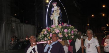 Fiéis celebram a Festa de Santa Rosa de Lima