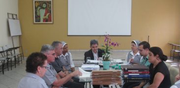 Padres, religiosas e gestores participam da reunião de entrega administrativa e paroquial do Santuário