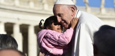 Papa Francisco: os mandamentos levam o homem a abrir o coração a Deus