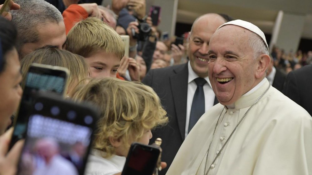 Audiência: com Jesus, aprender a rezar com humildade