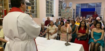 Padre Marco Antônio Porto celebra dia de Santa Luzia na Associação de Cegos Louis Braille