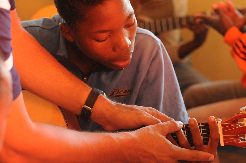 Escola de Música das Obras Sociais oferece formação e vários instrumentos musicais