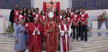 Jovens do Santuário realizam confirmação na caminhada cristã, através do sacramento da Crisma