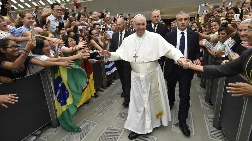 Audiência: não fazer turismo espiritual na Igreja, mas viver como irmãos