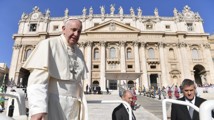 Na Audiência Geral, Papa recorda viagem apostólica: “Com Maria viajo seguro”