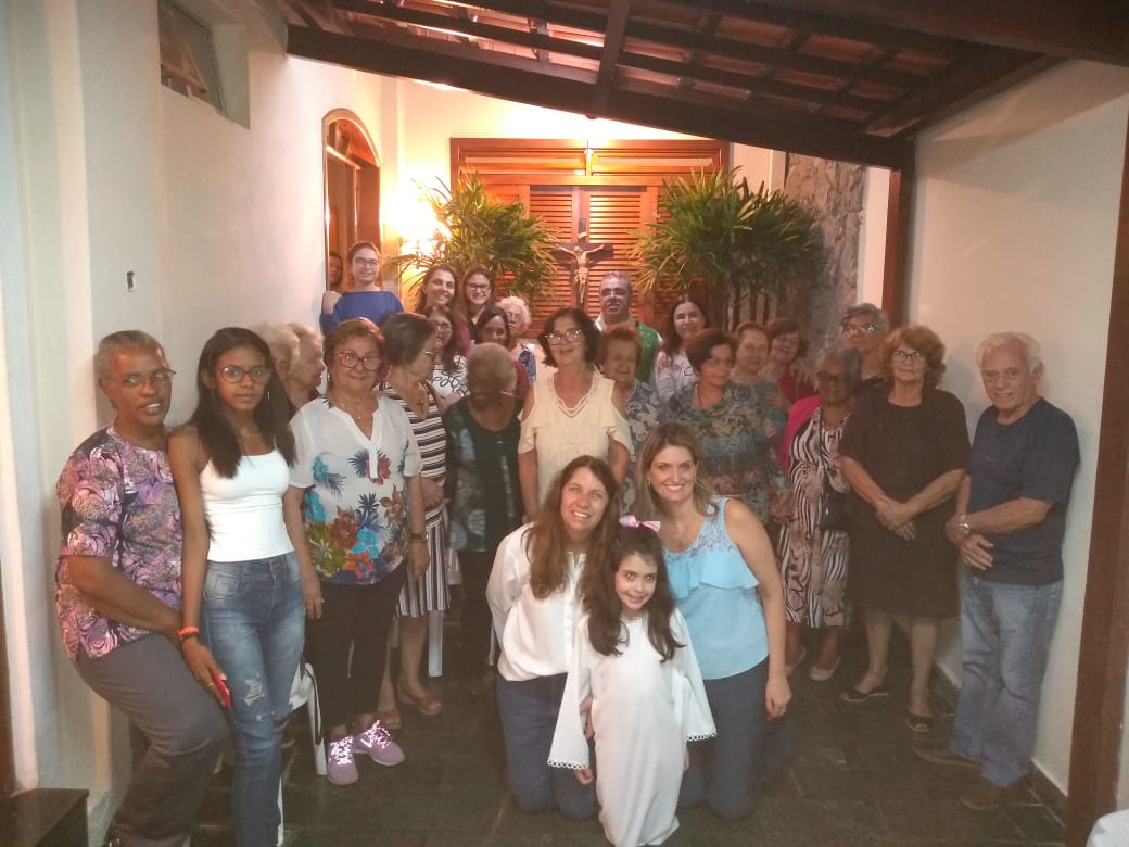 Paroquianos da Comunidade Nossa Senhora Aparecida participam de celebração eucarística