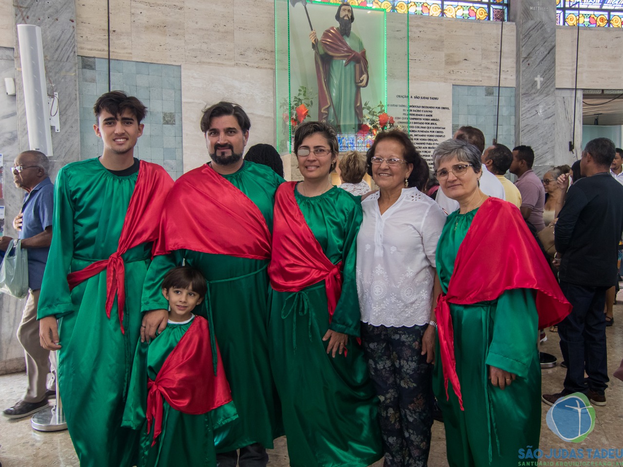 Testemunho De Fé Família Cumpre Promessa No Santuário São Judas Tadeu São Judas Tadeu 