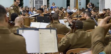 Apresentação da Orquestra Sinfônica da Polícia Militar marca o oitavo dia da novena