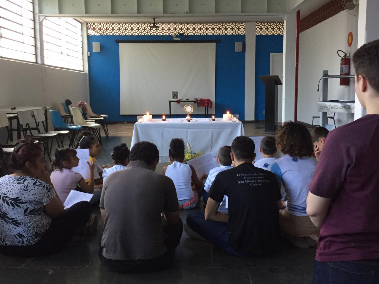 Coroinhas e Acólitos participam de “Tarde de Espiritualidade”